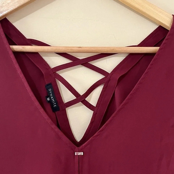Dynamite|Pretty Wine Short Sleeve Top Blouse Woven Back Front Metal Accents Sz S - Picture 1 of 6